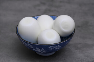 Jaja ugotowane na twardo cztery sztuki w miseczce