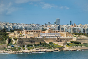 Naklejka premium Panoramic View of Manoel Island and Valletta Skyline, Malta