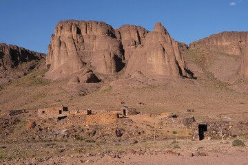 Nomad settlement and amazing mountain landscapes of Jebel Saghro with volcanic rocks eroded by wind and time. Atlas, Anti Atlas, Morocco © Iwona