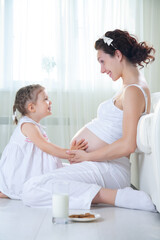 Obraz premium Young pregnant woman