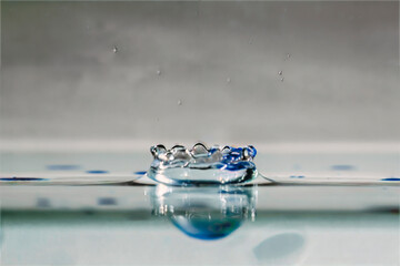 farbe tropfen wasser blau