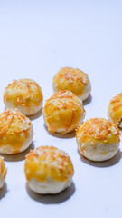 photo of nastar cake with cheese topping on top
