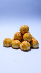 photo of nastar cake with cheese topping on top