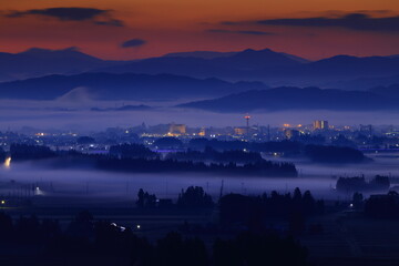 Fototapeta premium 岩手県花巻市 朝の田園風景
