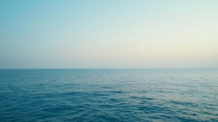 Obraz premium Calm ocean horizon with soft gradient sky in morning light