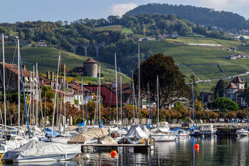 Ville sur les rives du lac de Genève dans la région viticole de Lavaux