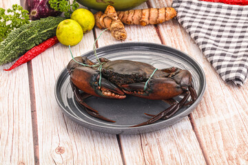 Wild raw crab for cooking