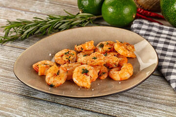 Roasted shrimps in the bowl