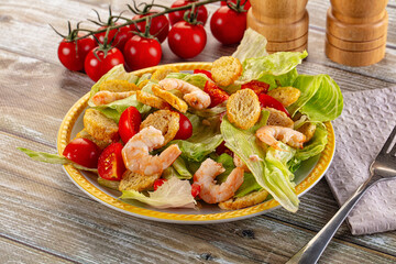 Caesar salad with prawn and romano