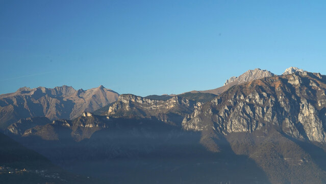 Veduta autunnale del Lago d'Iseo. Provincia di Bergamo, Lombardia, Italia.