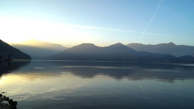 Veduta autunnale del Lago d'Iseo. Provincia di Bergamo, Lombardia, Italia.