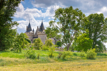 Le Château de Sully-sur-Loire en saison du printemps
