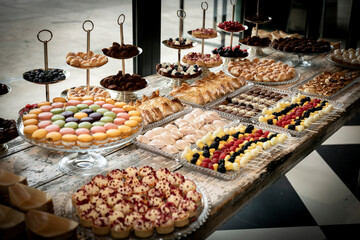 alimento, alacena, delicioso, salubre, restaurante, comida, bombones, postre, mesa, apetitoso, fresco, dulce, rico, exquisito, tentador, harinas, crema, chocolate, mesa de tortas, cosas dulces