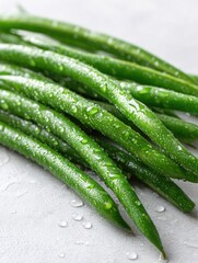 Fresh, vibrant green beans with water droplets§