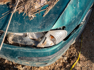 Obraz premium close-up damaged, flood-affected car enveloped in layers of mud and debris. Great for topics on disaster aftermath and city resilience