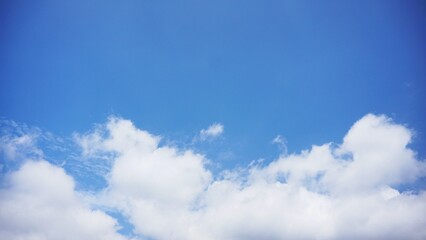 blue sky and white clouds in sunny daytime	