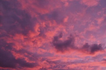 Fototapeta premium Pink and purple sunset cloudscape dramatic sky