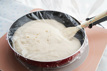 発酵して膨らんだ生地