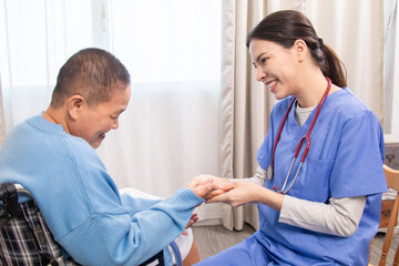 Obraz premium Nurse and senior patient making eye contact while holding hands, expressing warmth, empathy, and support in home-based senior care environment, healthcare, caregiver, hospitality.