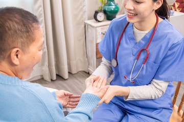 Obraz premium Close-up of nurse gently holding senior patient's hand, offering emotional comfort, compassion, and nonverbal support during a calm and empathetic healthcare moment at home, hopitality.