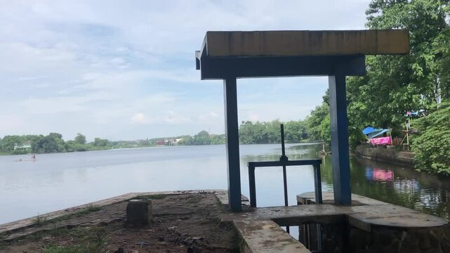 The blue water gate functions to control the water level.