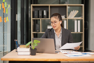 Obraz premium Businesswoman calling customer consultant employee in office in the morning, finance manager talking on phone and solving problem with smartphone in corporate communication.