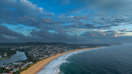 Obraz premium coastal-scenery-beach-skyline-aerial-view