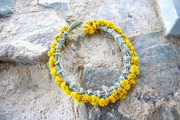 Crown made with dwarf everlast (helichrysum arenarium). Handcrafted with natural materials....
