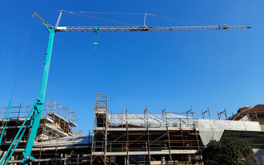 Lavori in corso nel cantiere edile in città