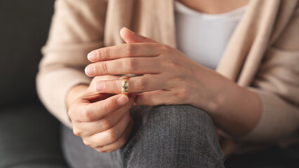 Fototapeta premium Woman takes off an wedding ring