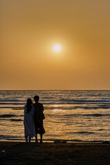 Fototapeta premium Romantic Couple Watching Sunset over the Pacific Ocean in Japan