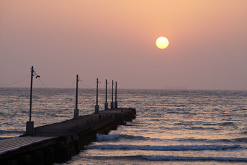 Obraz premium Tranquil Sunset at Haraoka Pier in Chiba, Japan