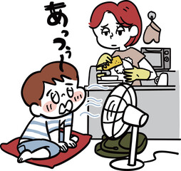 キッチンのお母さんと扇風機の風に当たる男の子