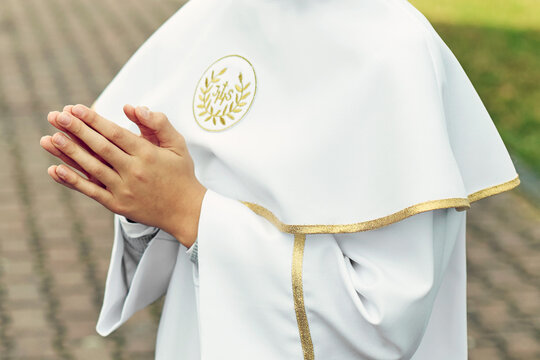 Young child receiving the Eucharist for the first time during a Catholic Mass. First Holy Communion marks a key moment of faith, purity, and tradition in Polish religious life.