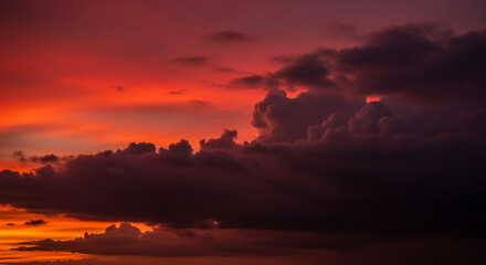 Fototapeta premium Vibrant sunset sky with dramatic dark clouds