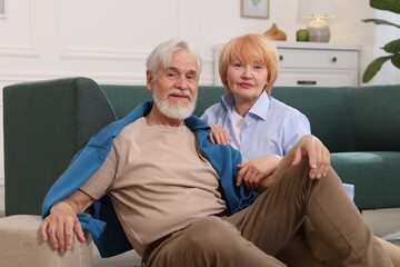 Obraz premium Lovely senior couple together on floor at home