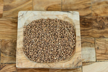 Buchweizen Fagopyrum esculentum auf Olivenholz