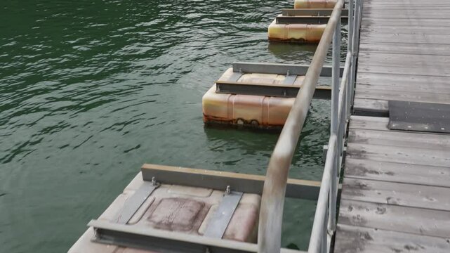 奥多摩湖ドラム缶橋