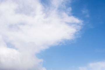 Obraz premium 5月の山から見た青空と雲34