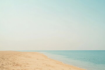 Obraz premium Blurry beach scene, pale colors, tranquil