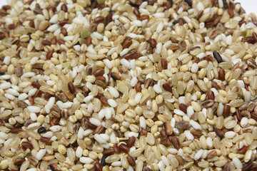 These are grains of mixed grain.