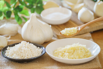 日本の食べ物｜にんにく麹と材料(にんにく・米麹・塩)