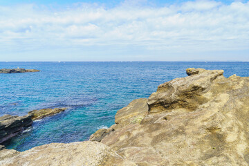 日本の風景｜千葉県南房総市・明神岬(大房岬自然公園)の岩場と東京湾