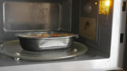 Cooking vegetables in a microwave for quick meals