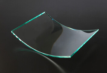 Glass is made from natural and abundant raw materials (sand, soda ash and limestone) that are melted at high temperature to form a new material: glass.