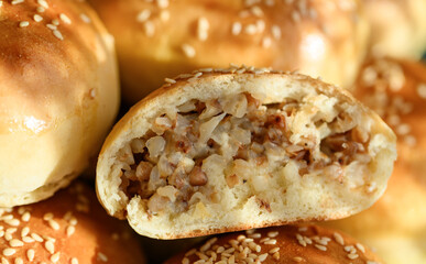 Przepyszne regionalne bułeczki z kaszą gryczaną, domowa kuchnia jak u babci, domowe wypieki,  © Paweł Kacperek