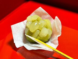日本伝統の和菓子　白小豆のこしあん饅頭