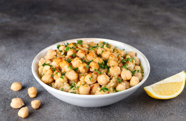 Levantine balila or msabah consists of warm chickpeas with chopped parsley, cumin, olive oil and lemon juice.