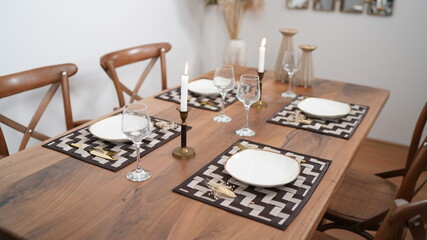zigzag modern placemat and runners on the dining table