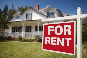 Fototapeta premium Stunning rental property featuring beautiful architecture and vibrant landscape in sunny weather